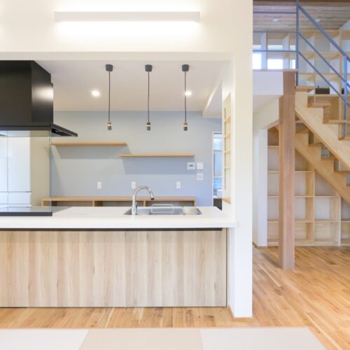 花巻市  ２階まで続く本棚の新築